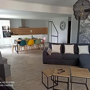 https://maison-de-village-6-9-prs.midi-pyreneeshotels.com
